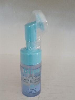 Bliss Foaming Cleanser with Silicone Scrubber
